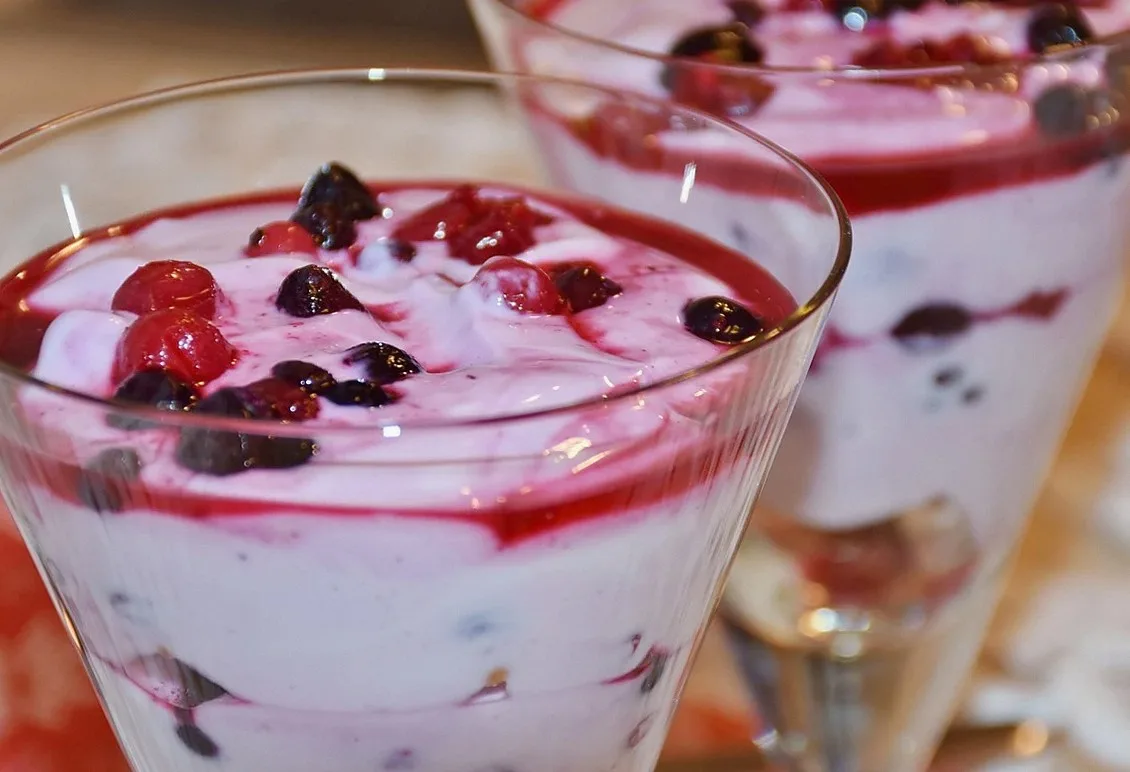 dessert, glass sweet, sweet dish, quark, berry, enjoyment, food, cream, vanilla, sugar, yummy, raspberry, sweet dish, sw